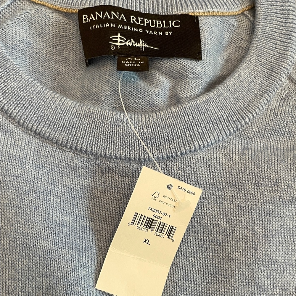 NWT men’s Banana Republic, Italian Marino sweater, light blue, size XL